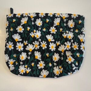 Women’s black zippered daisy floral embroidered bag